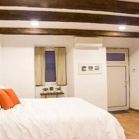 Authentic Luxury In Center *