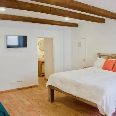 Authentic Luxury In Center *